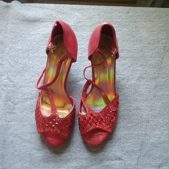 Elegant Red Women's Shoes - Picture 5 of 5